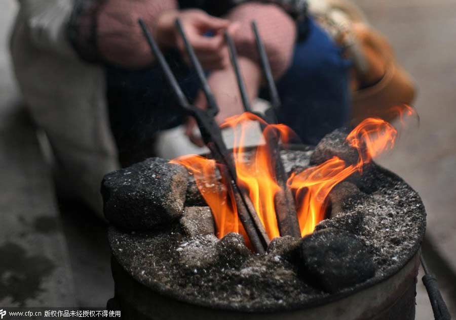 Traditional skill on the verge of vanishing - tongs perm