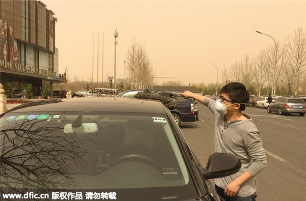 Sandstorm shrouds Beijing