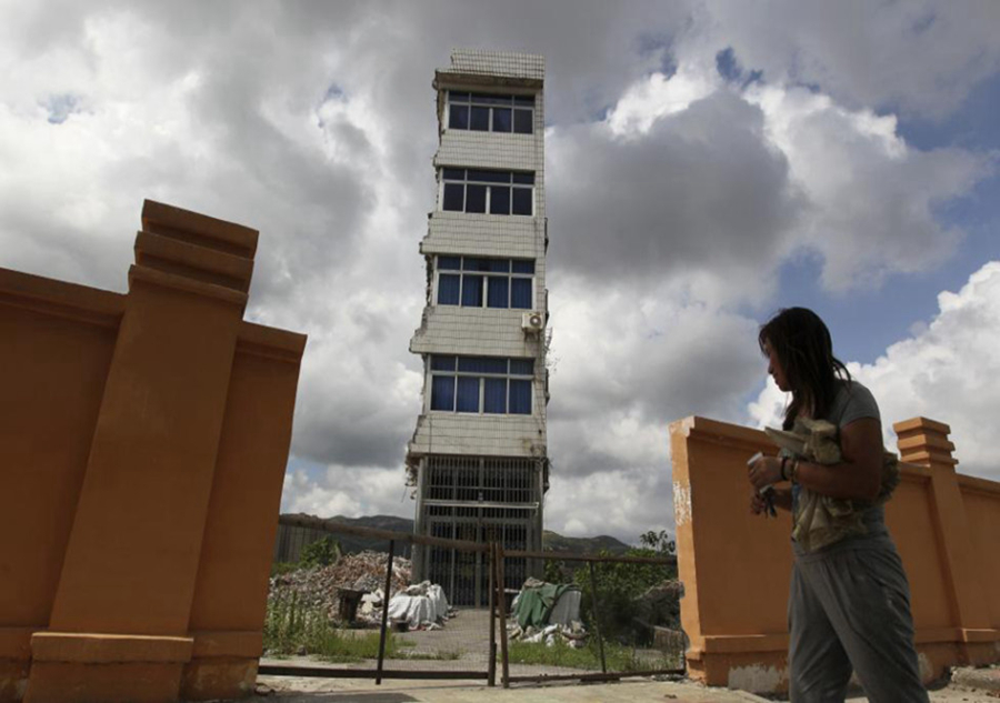 Stubborn 'nail houses' in China