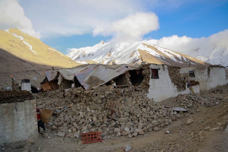 Relief work underway in quake-stricken Tibet