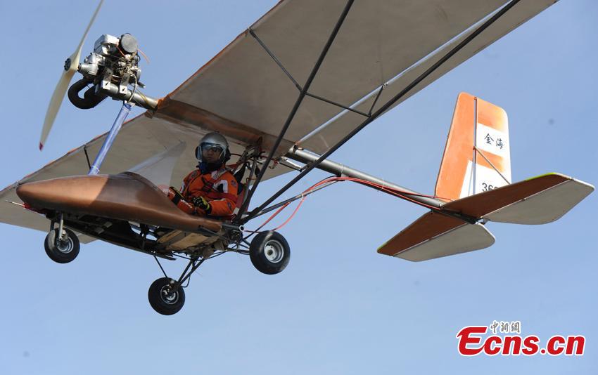 Man successfully flies homemade plane