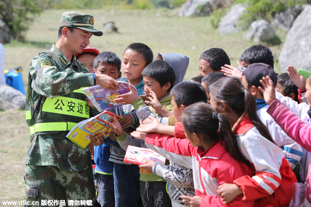 Earthquake relief soldiers have a lighter moment with kids