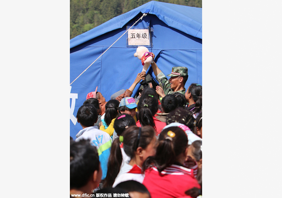 Earthquake relief soldiers have a lighter moment with kids