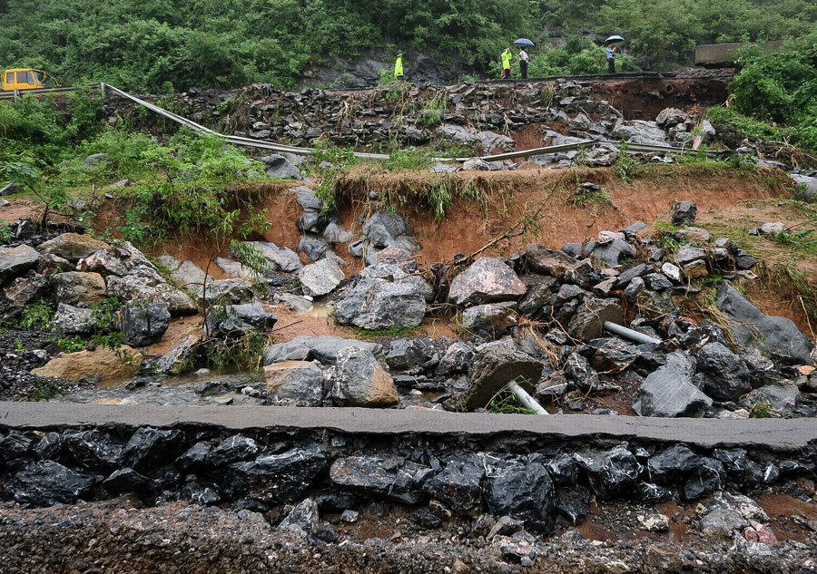 Heavy rain hits southwestern China