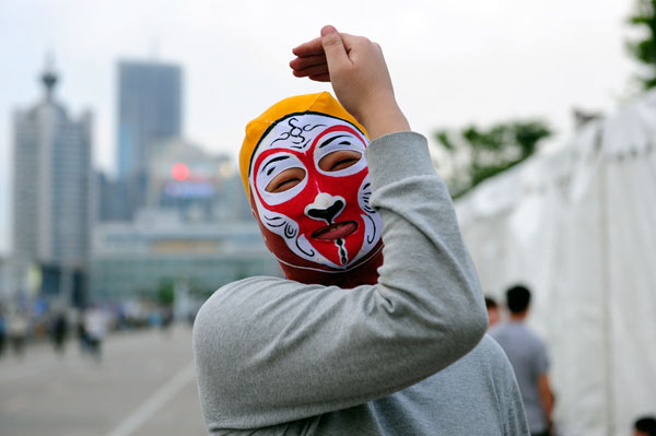 Fourth generation of 'face-kini' soon to hit beach in Qingdao