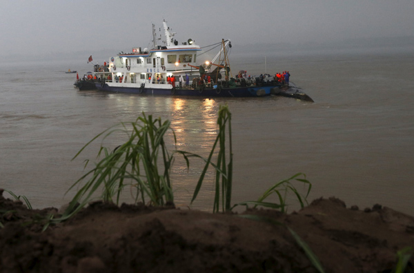 Rescuers fought bad weather at night