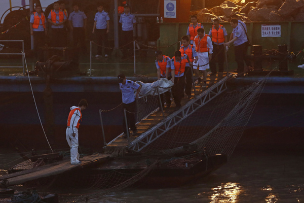 Rescuers fought bad weather at night