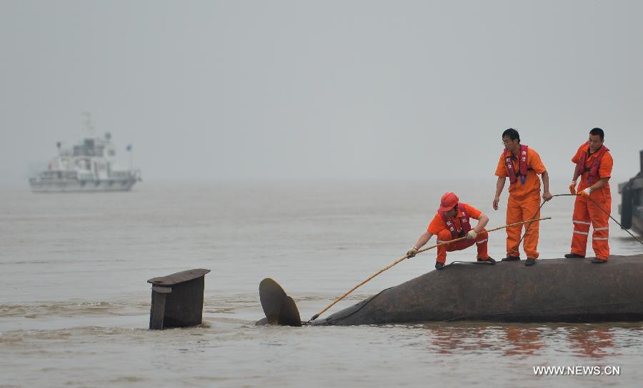 Rescuers cut into capsized ship in search for survivors