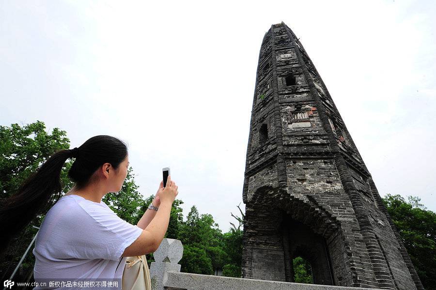 Shanghai's leaning pagoda beats the Leaning Tower of Pisa