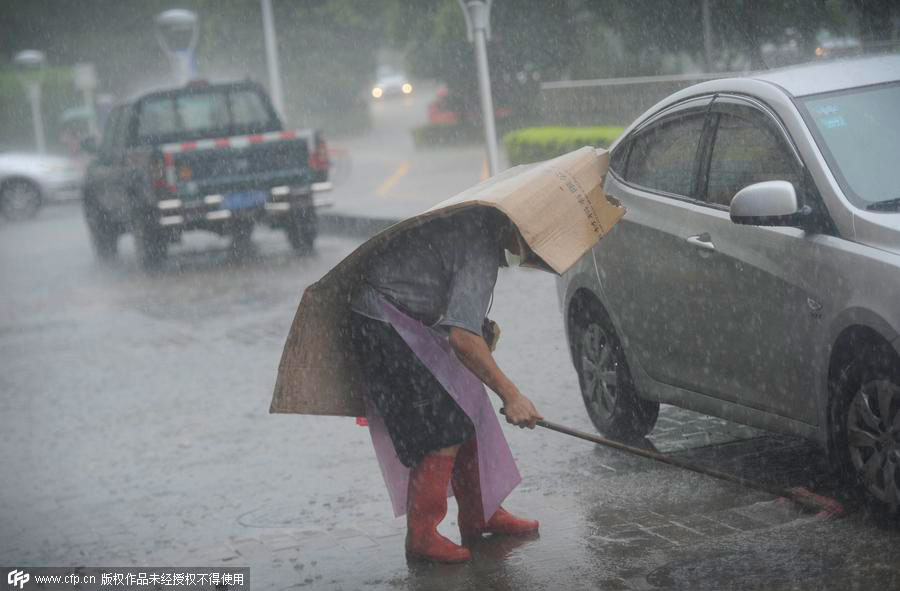 Rainfall lashes S China's Guangdong province