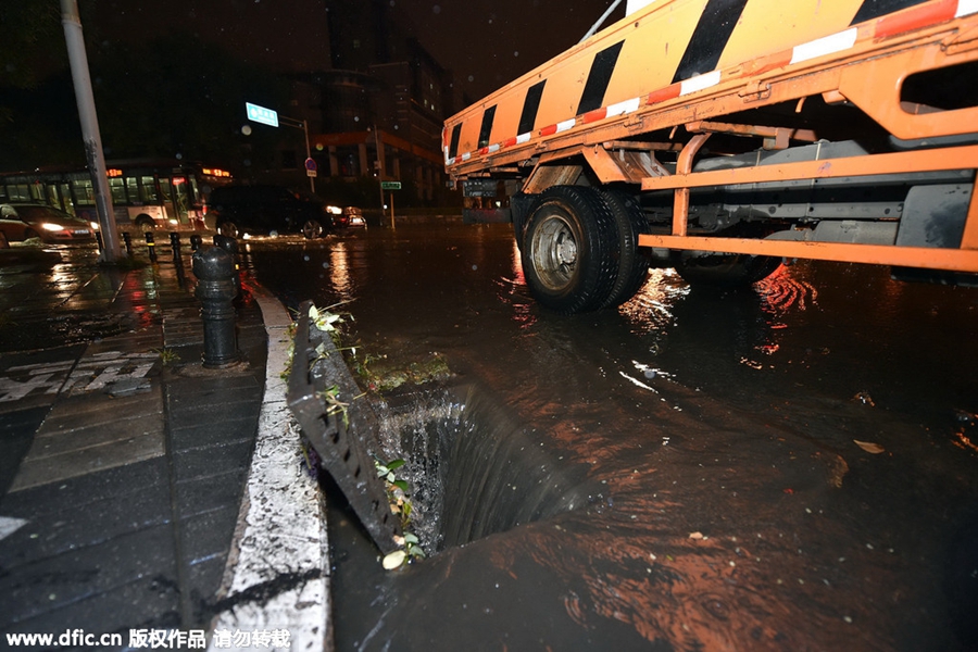 Downpour hits Beijing