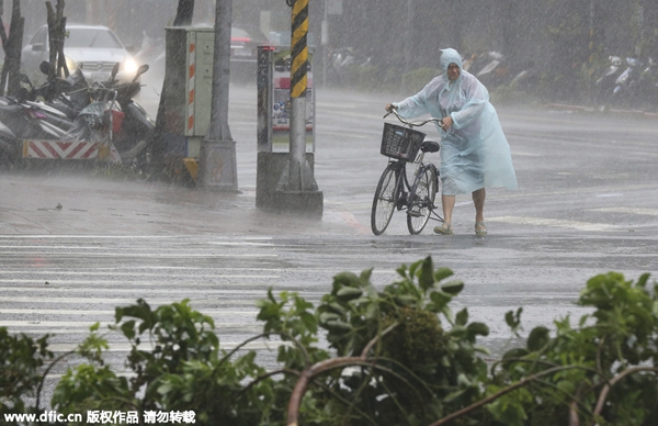 Super typhoon Soudelor batters Taiwan, casualties reported