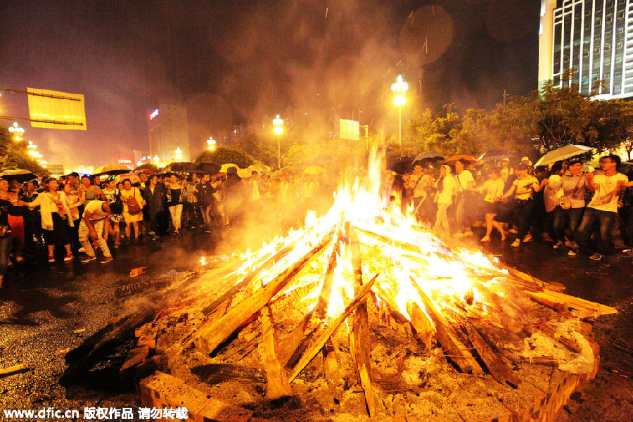 Ethnic groups celebrate the Torch Festival