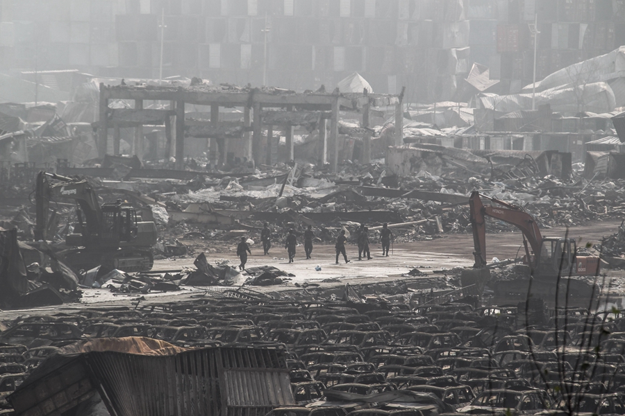 Rescue operation continues, 64 hrs after blasts rock Tianjin port