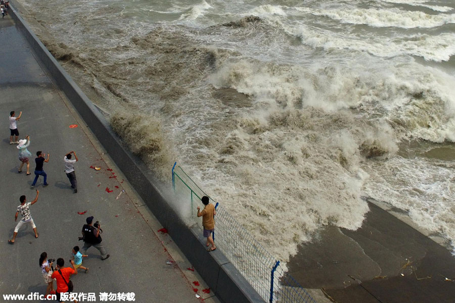 Soaring tides in Qiantang River