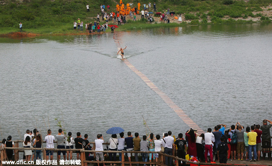 Shaolin monk breaks record for running on water