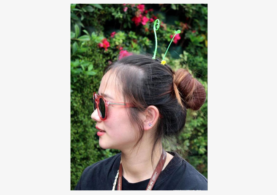 Floral hair decoration hits Suzhou street