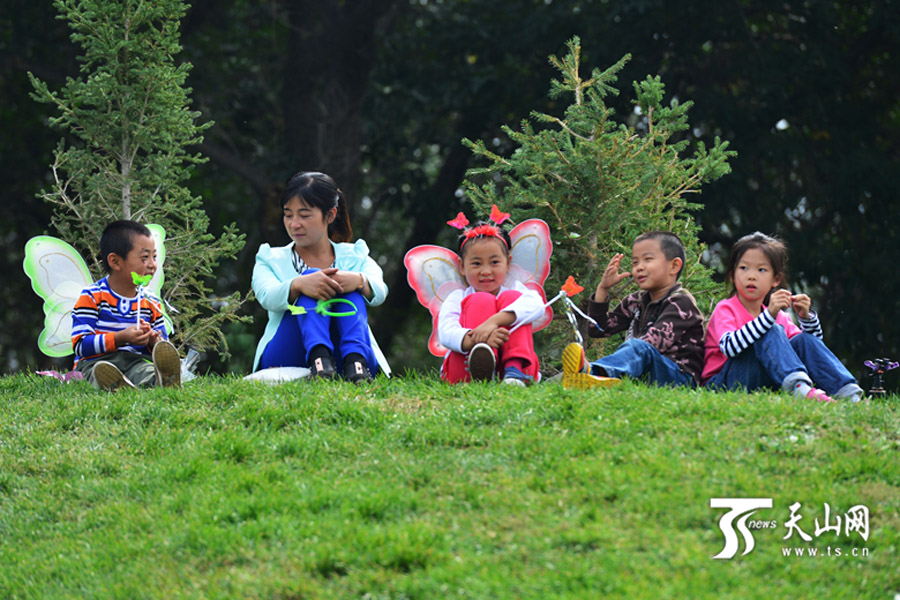 Brilliant Autumn Urumqi feasting many eyes