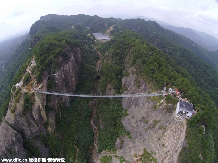 Most terrifying glass bridge starts swaying for tourists