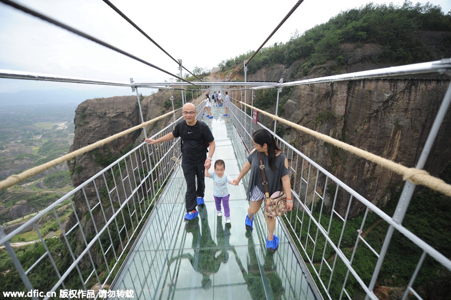 Most terrifying glass bridge starts swaying for tourists