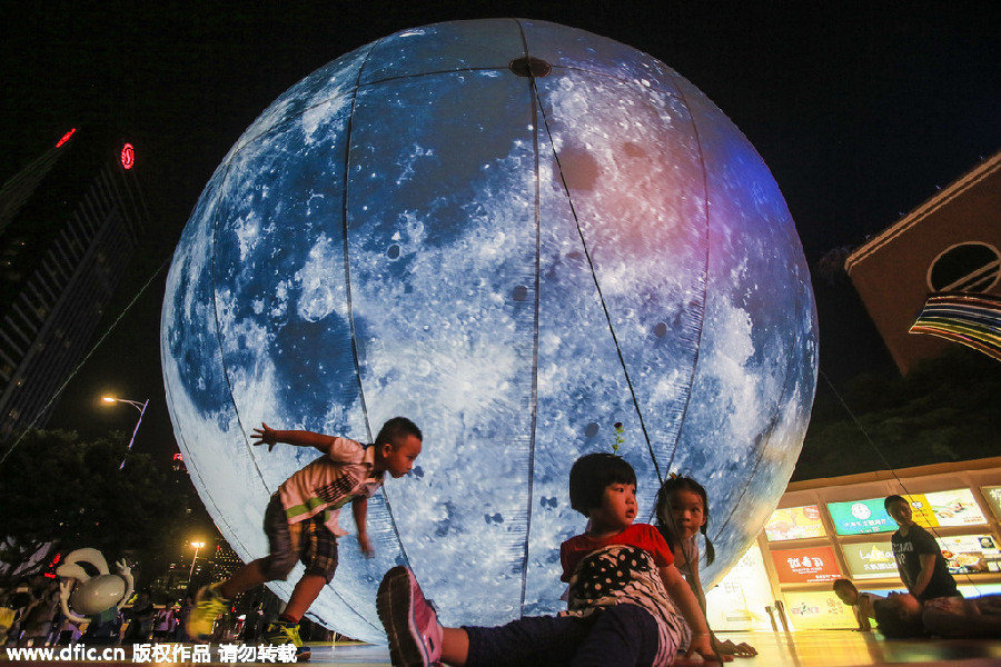 Supermoon brightens up Guangzhou's skyline