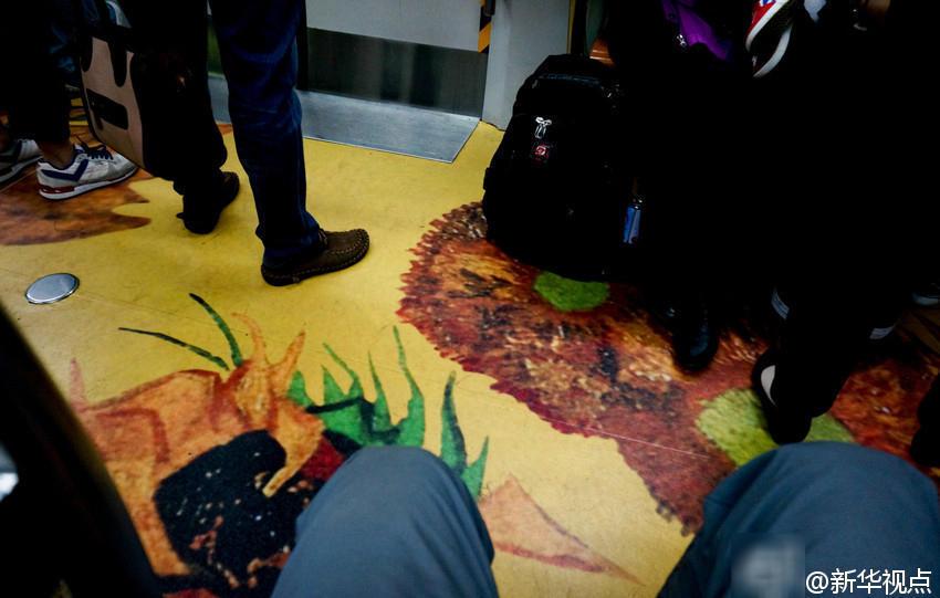 Take your time and enjoy art of Van Gogh on Beijing subway train