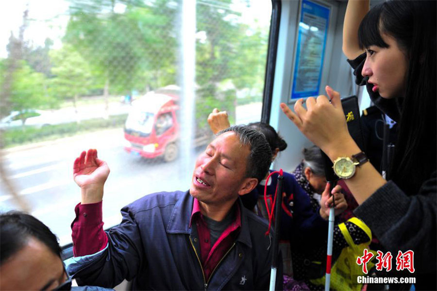 Students 'go blind' to mark International Blind Day