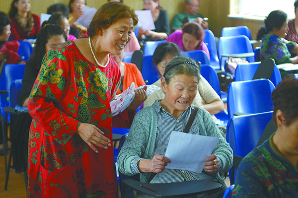 82 years old completes eighth college diploma in 28 years