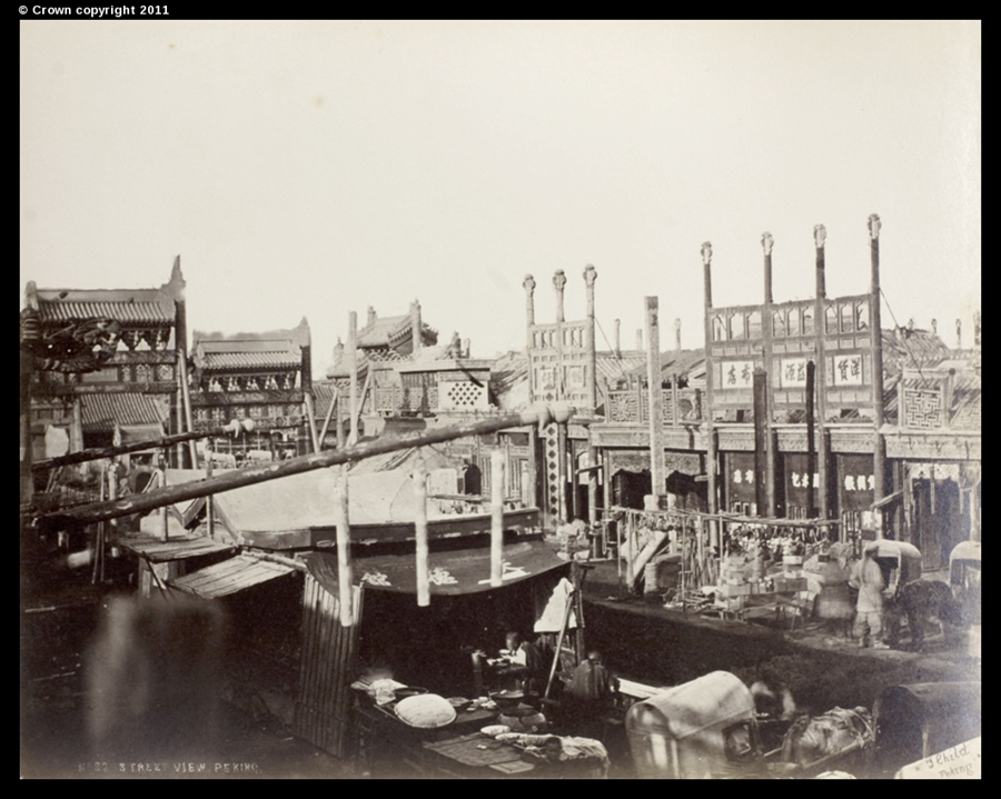 Late Qing dynasty Peking in the lens of a foreign photographer