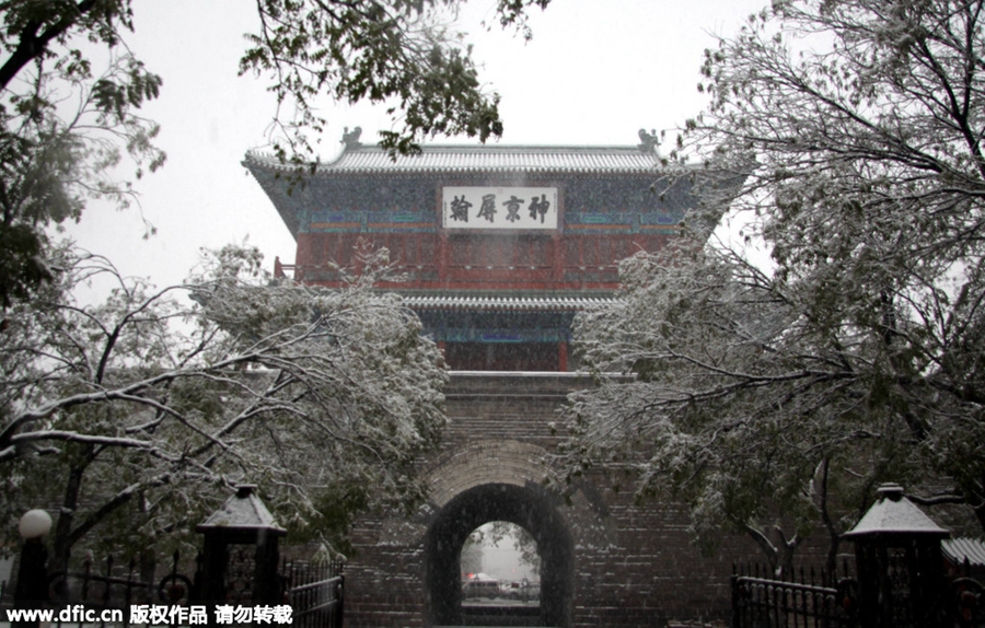 Snow hits North China as temperature drops