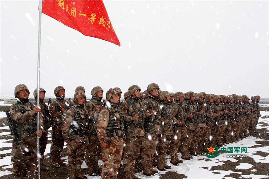 PLA soldiers brave blizzard in NE China