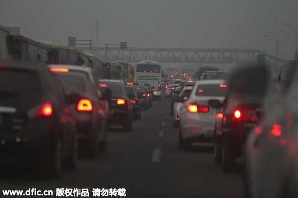 Life in smoggy Beijing amid red alert