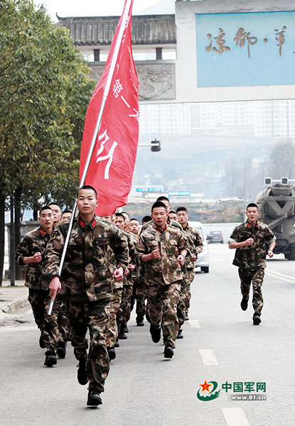 Armed police receive winter training in SW China