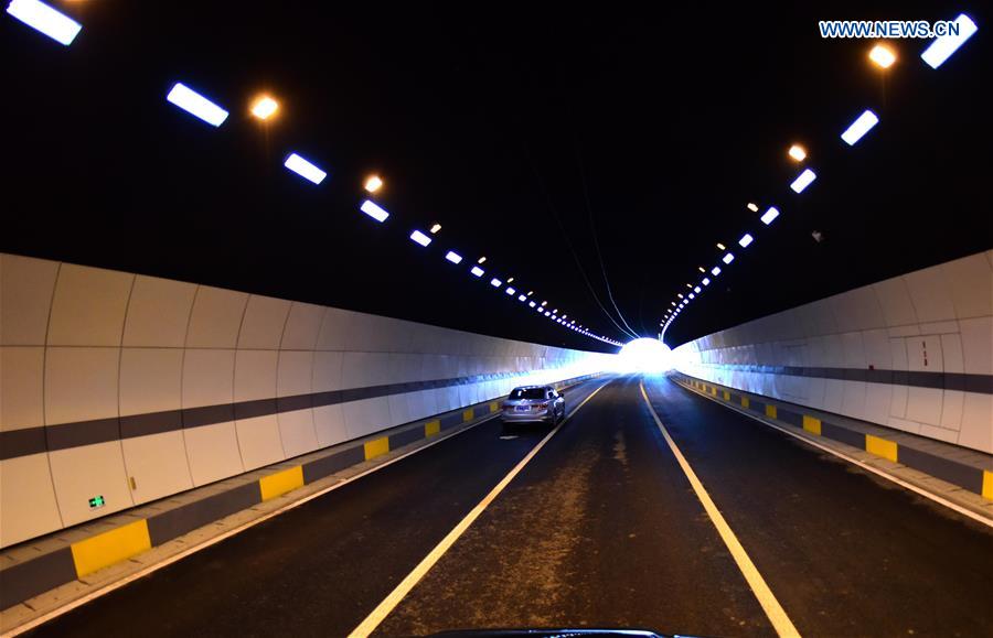 China's longest tunnel under lake open to traffic