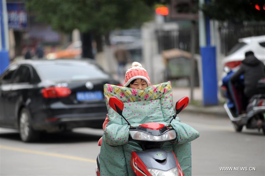 Cold wave sweeps across China