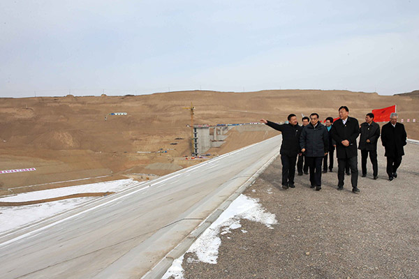 Premier inspects reservoir construction in Ningxia