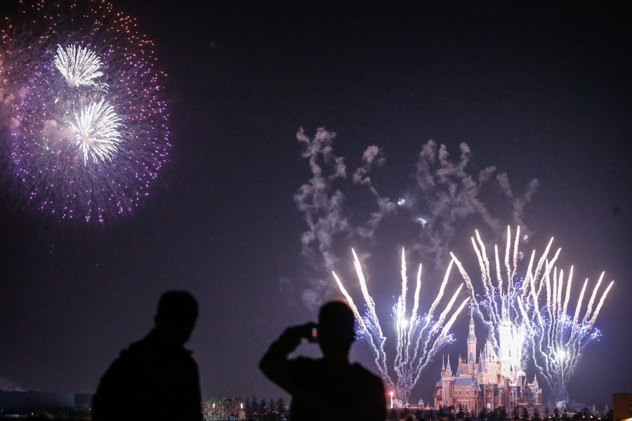 First fireworks light up Shanghai Disneyland