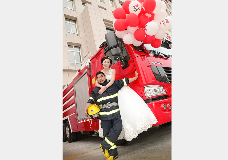 Unforgettable wedding photos at fire station