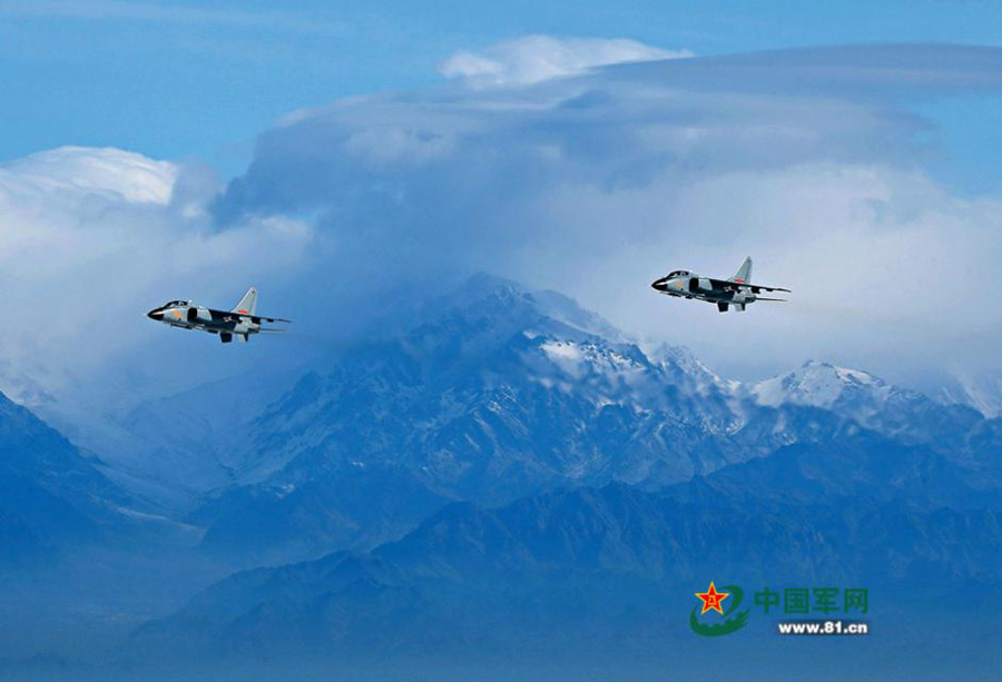 Stunning photos of fighter jets in drill