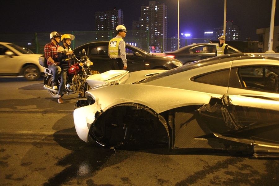 $2 million hyper car crashes in East China