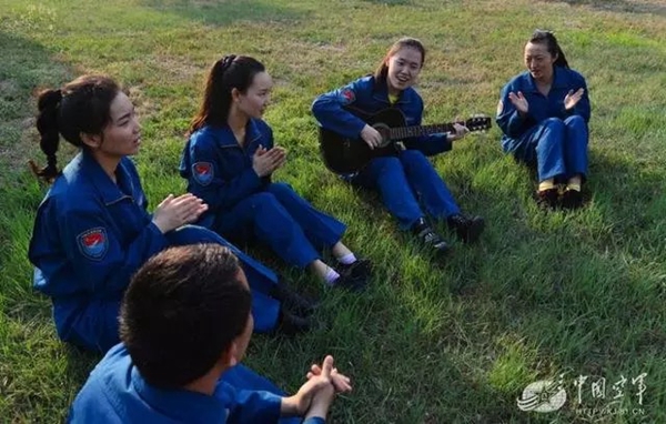 China to have first batch of female pilots for 'flying leopard' fighter bombers