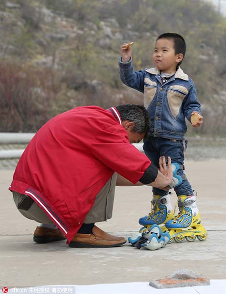 Little champ: Four-year-old roller skates on cliff