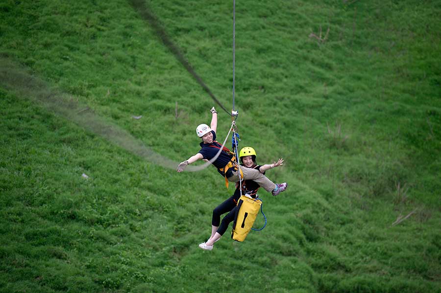 Hanging in the air: Chongqing holds rescue drill