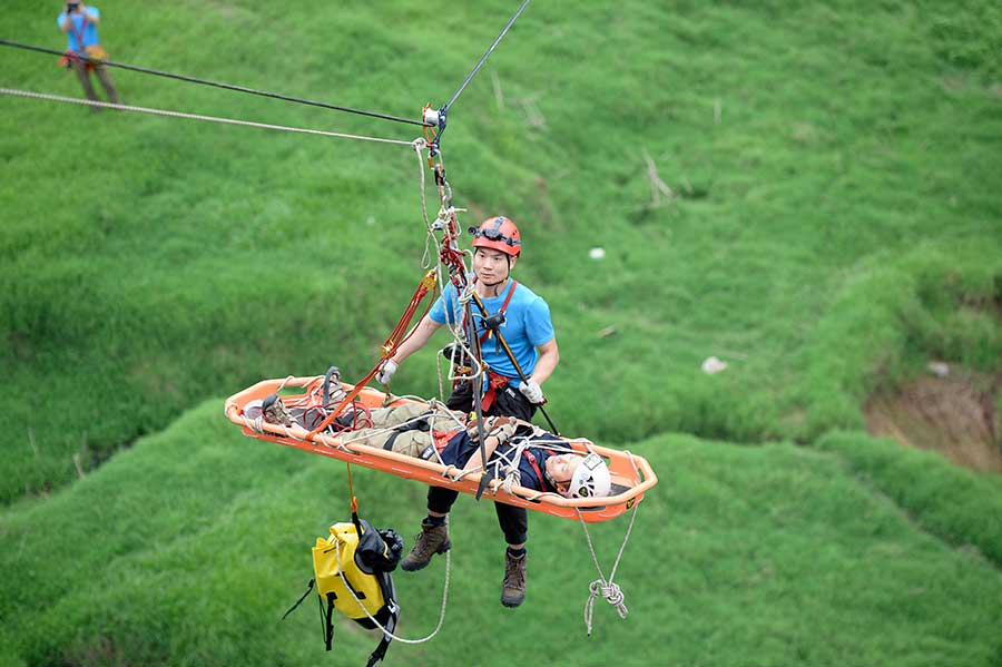 Hanging in the air: Chongqing holds rescue drill