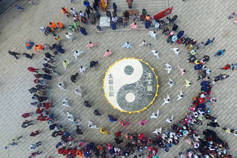 2.1-ton tofu finishes in two hours in Central China