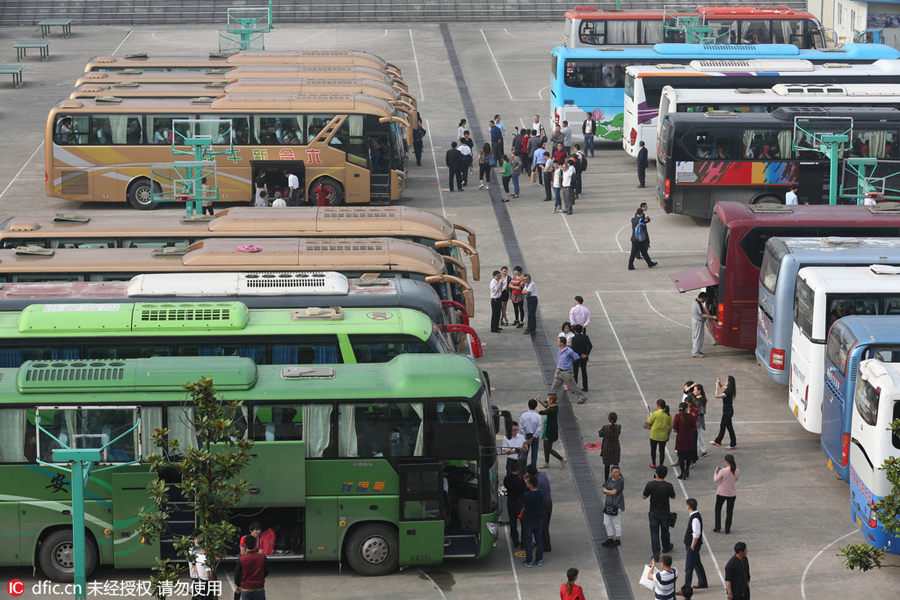 Students receive <EM>gaokao</EM> cheers in E China