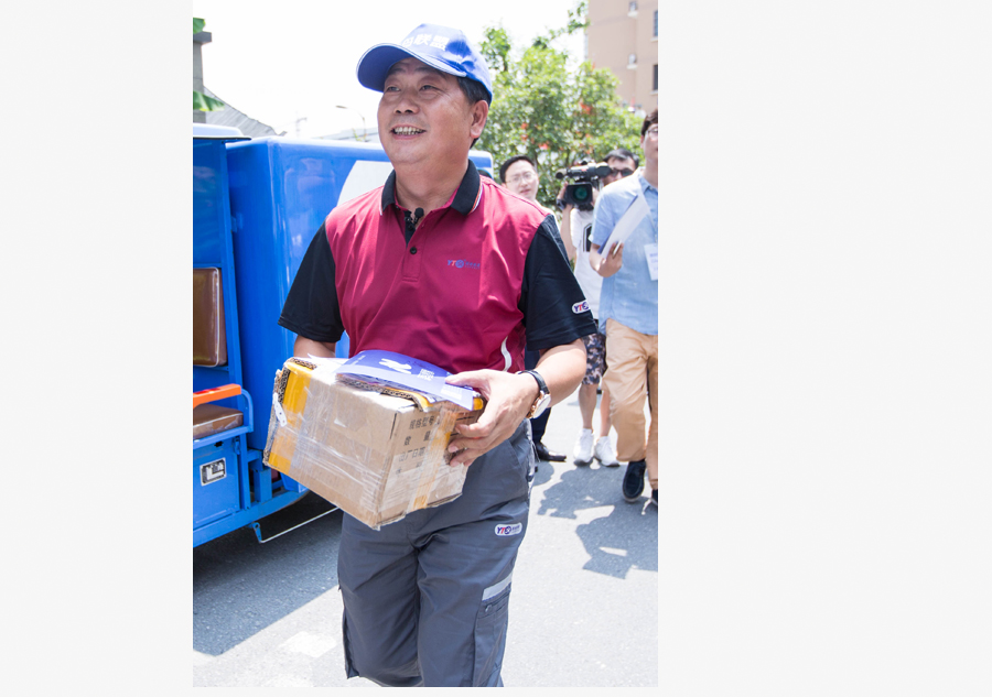 Leaders of Chinese giant express companies deliver packages in person