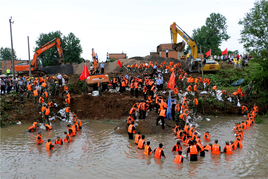 Remember emerging heroes in China's floods