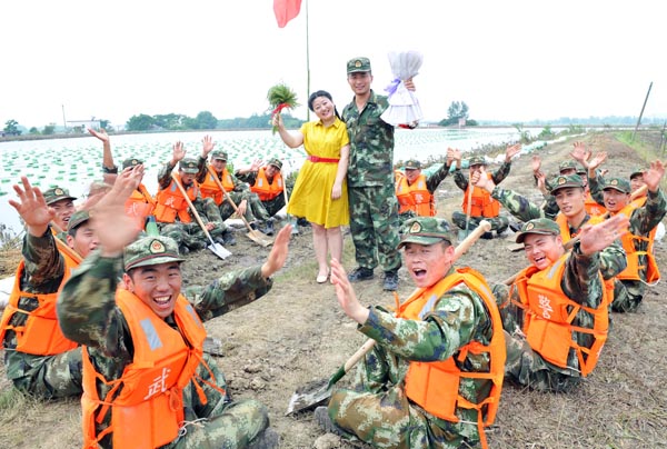 Wedding on a flooded frontline