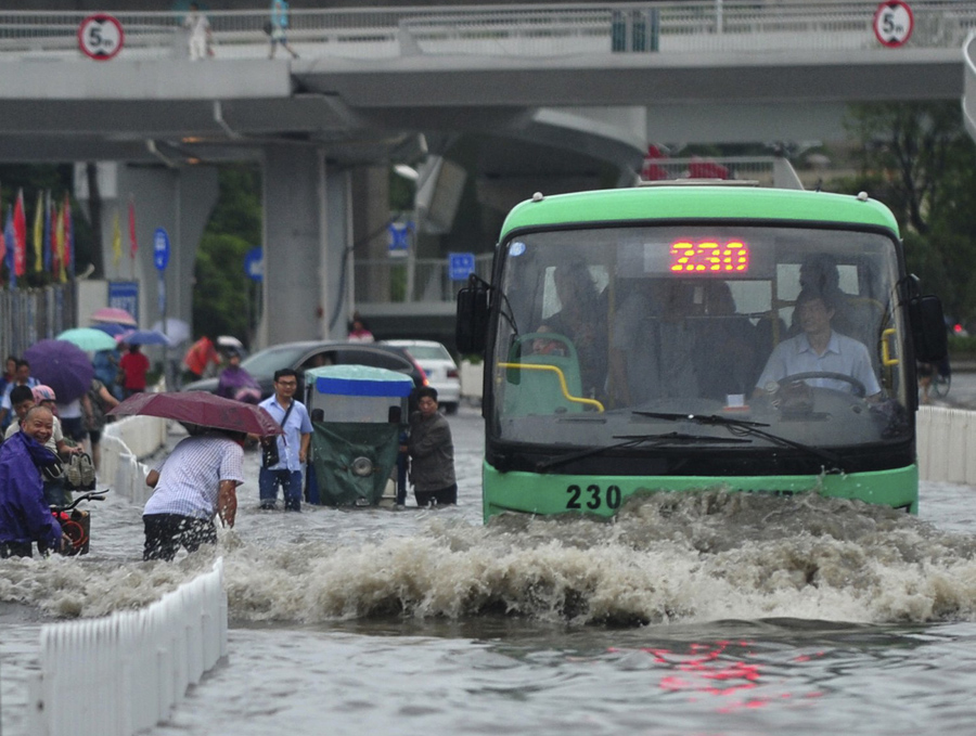 On the front lines of China's flood battle